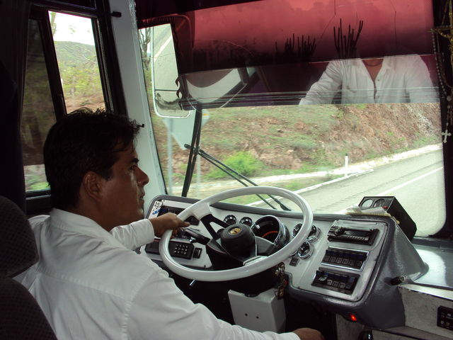 El Sr Operador, muy atento en su camino...