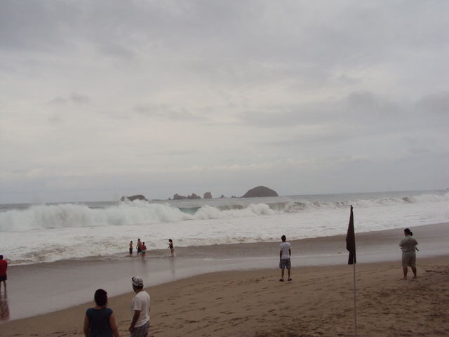 vean que olas!!! entró una tormenta