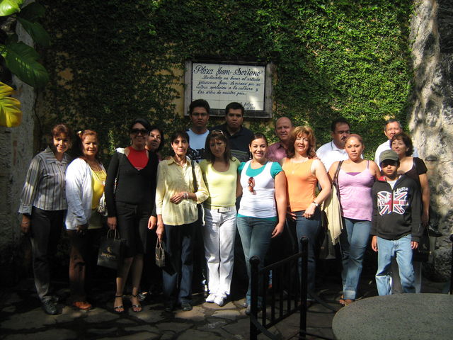 Foto en los jardines del museo cuervo